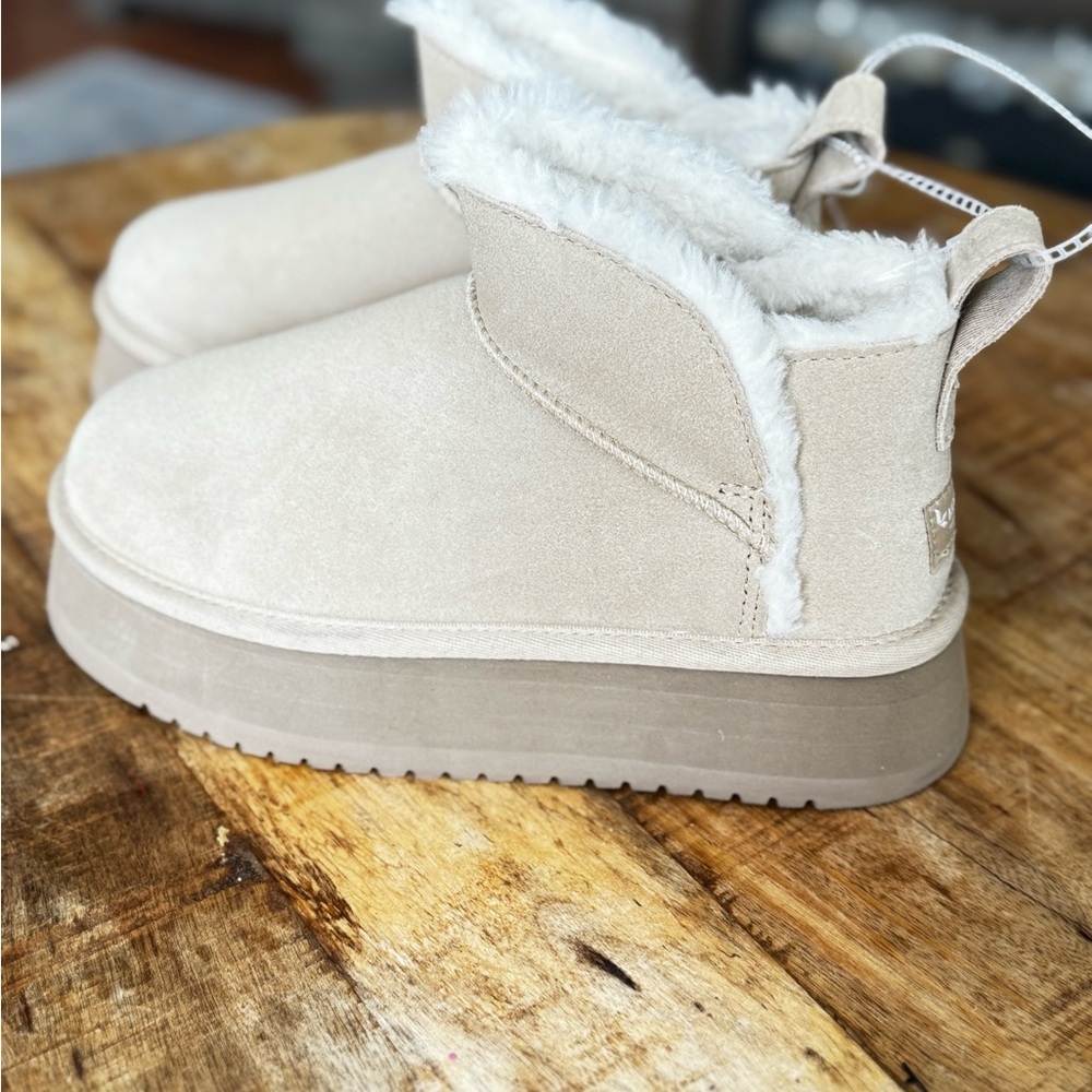 NEW Koolaburra Tan Winter Boots with Plush Lining - Picture 8 of 8